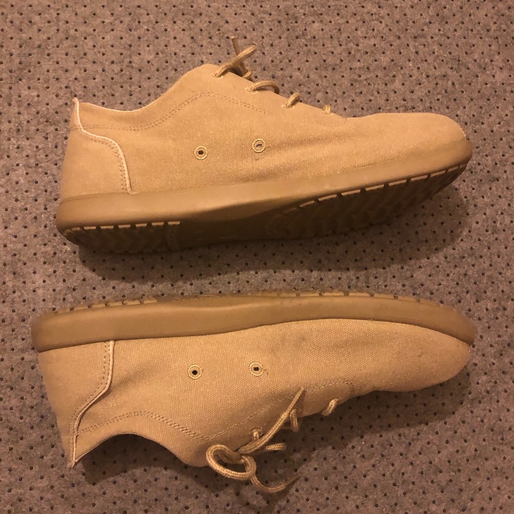 Crocs Canvas Shoes - men’s size 11